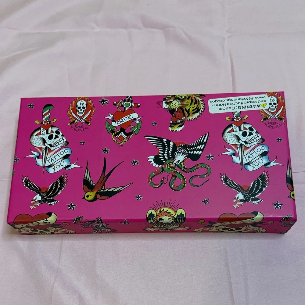 Ed Hardy Black and Red Zip Wallet & Key Ring - Picture 5 of 12